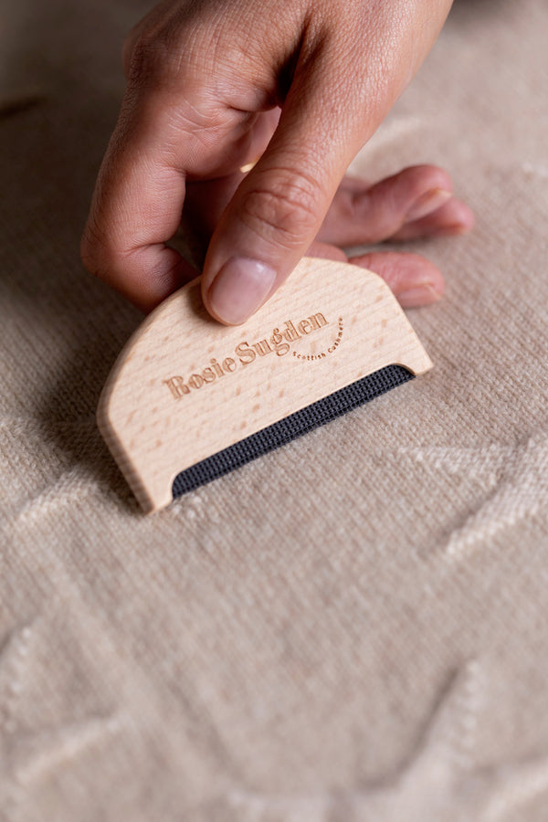 Cashmere De-Pilling Comb